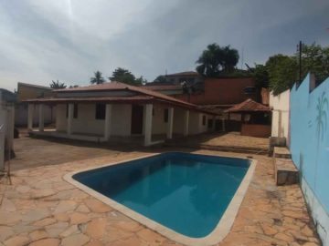 Casa com Piscina no centro de Barra do Garças-MT