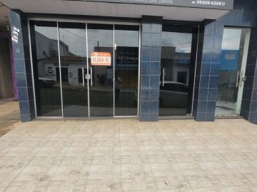 Sala comercial no centro com 02 banheiros e cozinha